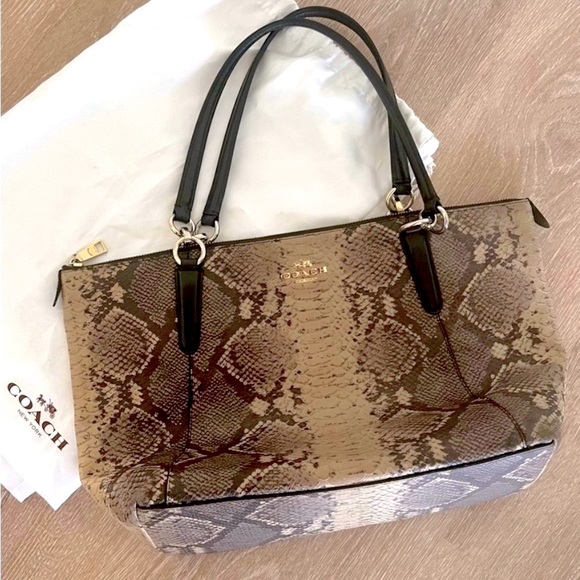 Coach Handbags - ✅ COACH , python soft  snakeskin  embossed leather purse